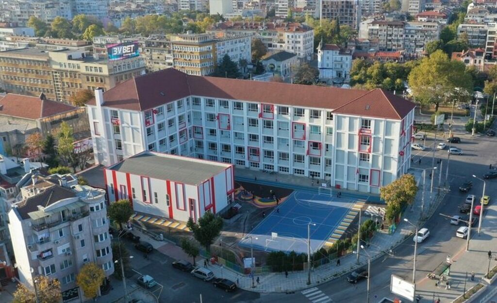 Варненското училище "Димчо Дебелянов" Варненското училище "Димчо Дебелянов"