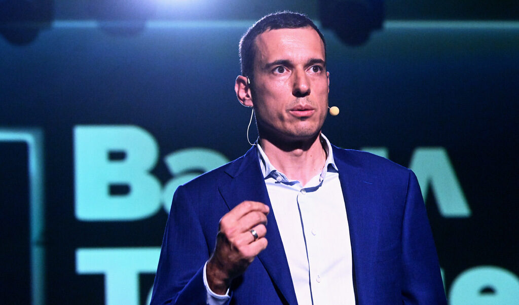 Терзиев има огромния шанс да не игнорира темата, да не се ядосва, когато му задават въпроси, а да осмисли собствения си път. Терзиев има огромния шанс да не игнорира темата, да не се ядосва, когато му задават въпроси, а да осмисли собствения си път.