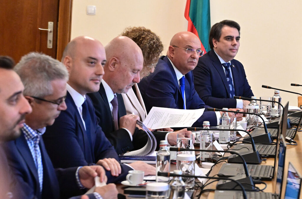 Кабинетът реши да свали тавана на сумата, която може да се вземе като нов дълг