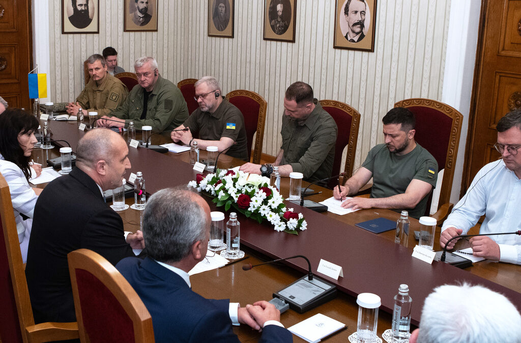 Зеленски към Радев: Това не е "конфликт", а война