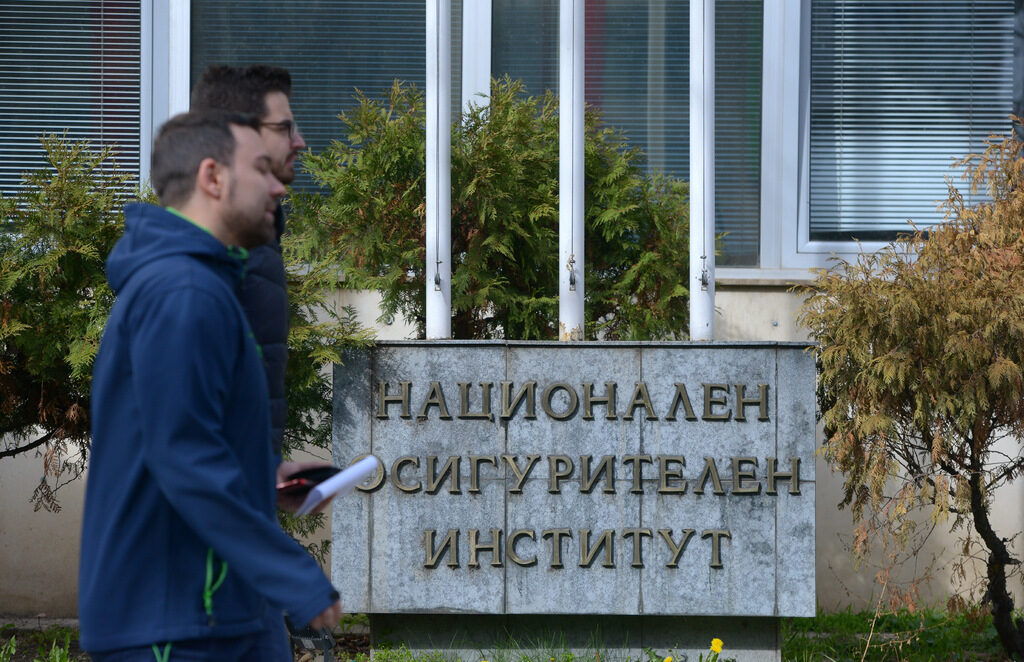 Три администрации ще получават служебно удостоверения за наследници Три администрации ще получават служебно удостоверения за наследници