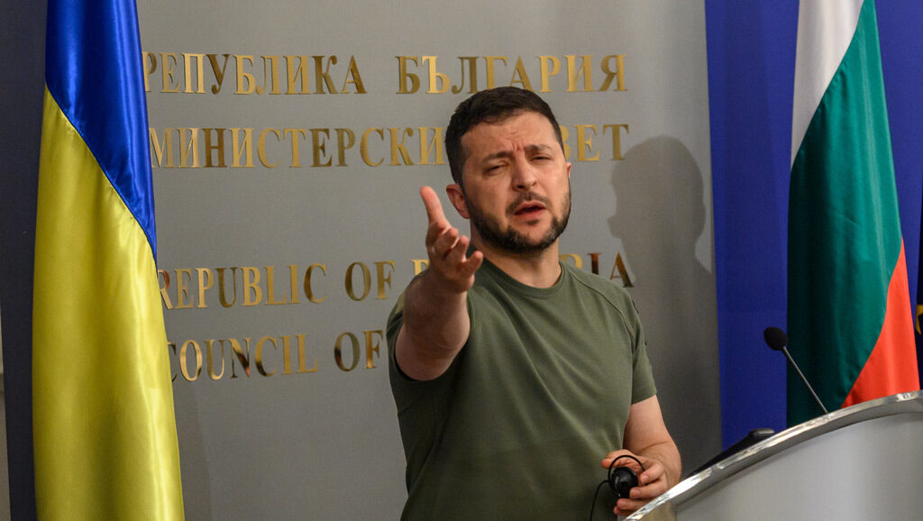 С поканата към украинския президент България постави себе си на точното място в един широк международен контекст.