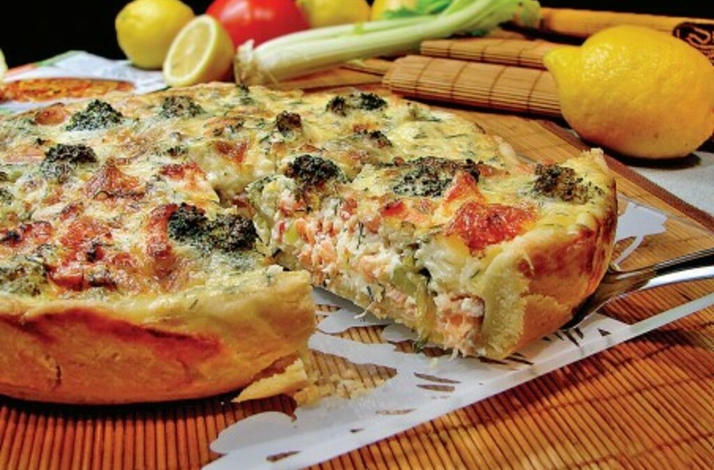 Киш със сьомга, бри и броколи