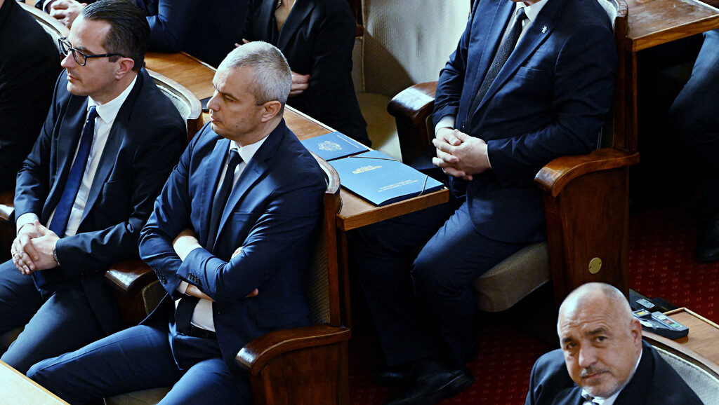 Между двете партии има и голяма прилика - те са вождистки формации, чието съществуване е трудно да си представим без техния лидер