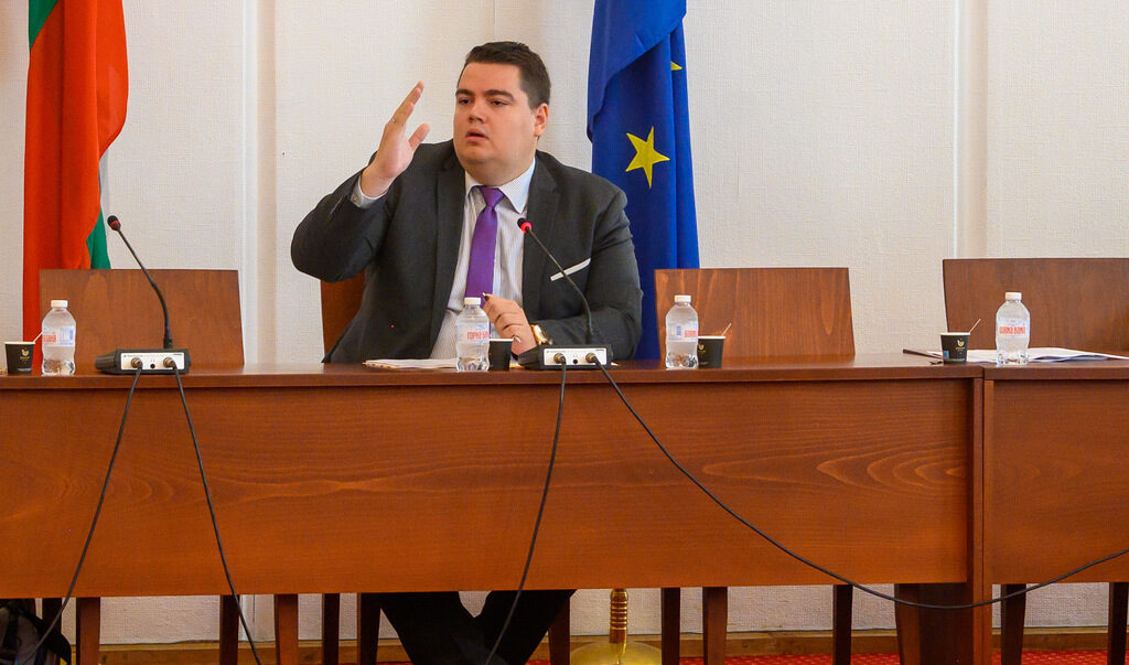 Председателят на правната комисия Стою Стоев Председателят на правната комисия Стою Стоев