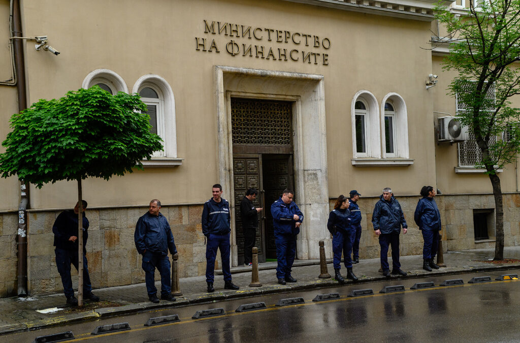 Премиерът: Има "асиметрии" в някои сектори, но за увеличение на заплатите ще искаме резултати