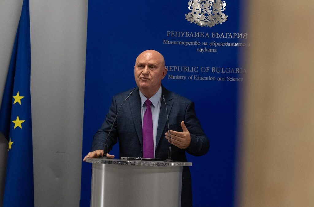 Министерството на образованието иска нов избор на декан на Медицинския факултет на софийския университет