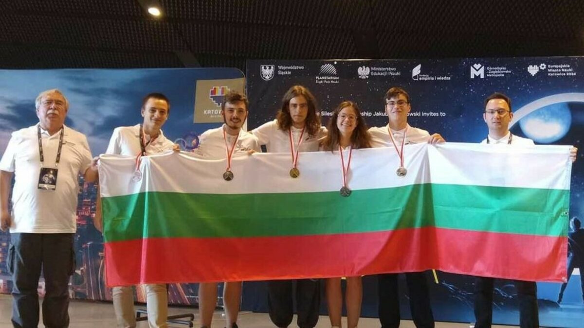 Български ученици спечелиха пет медала на олимпиада по астрономия и астрофизика