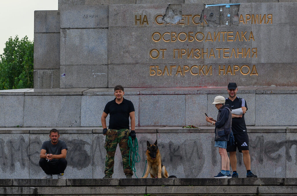 Фандъкова поиска засилена охрана около Паметника на съветската армия заради мача на "Левски"