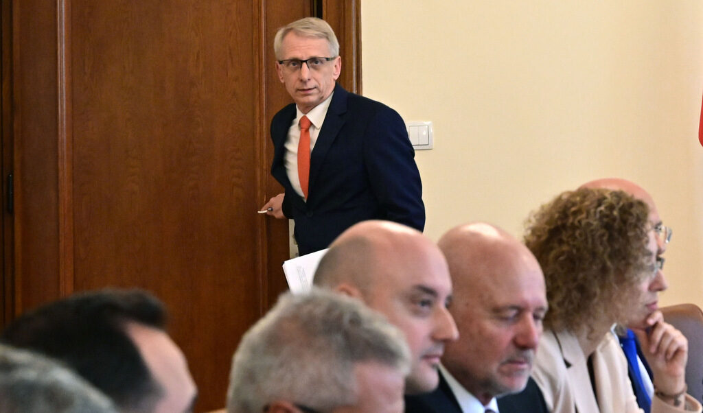Правителството предлага шестима областни управители да имат по още един заместник Правителството предлага шестима областни управители да имат по още един заместник