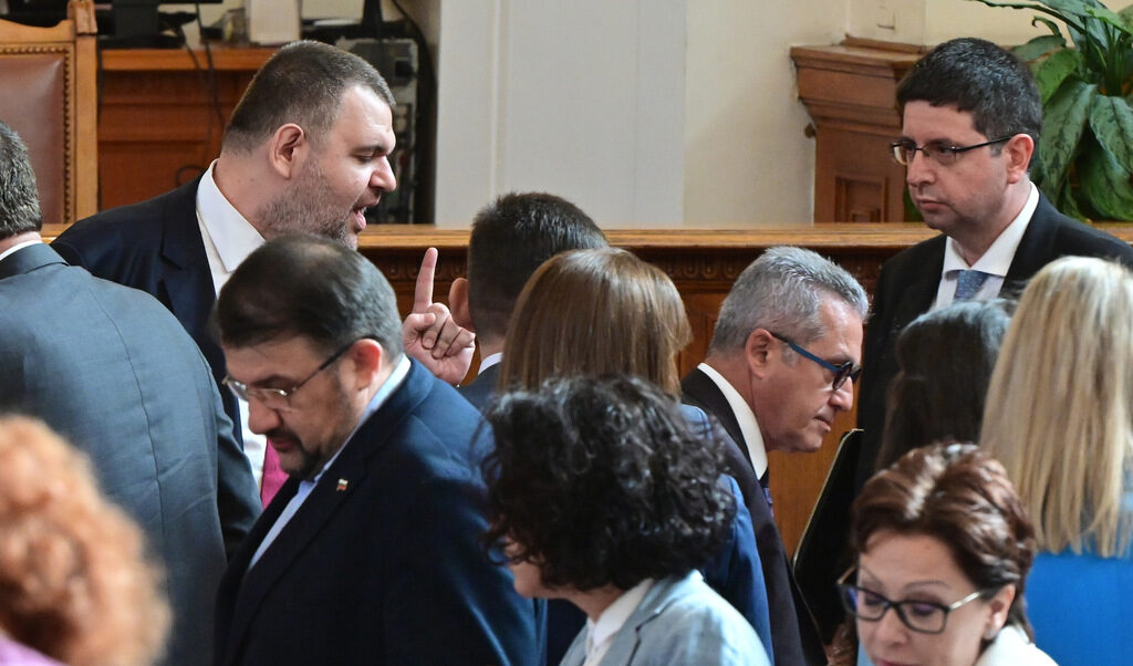 Основната цел на ГЕРБ и ДПС е при силен резултат да засилят своите претенции към управлението.