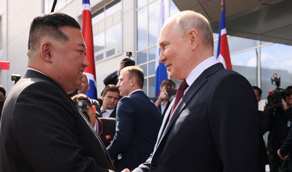 Путин и Ким се срещнаха на космодрума "Восточний", предстоят разговори между тях