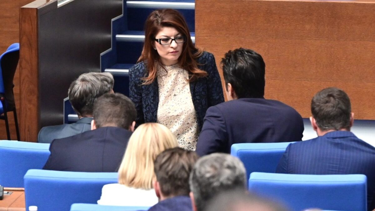 Депутатите одобриха позицията на кабинета да отпадне забраната за внос на зърно от Украйна (допълнена)