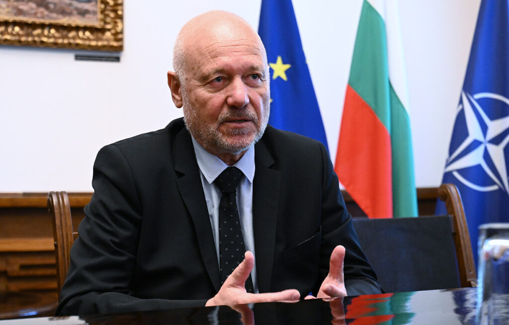 България се е завърнала на картата на Европа, смята военният министър