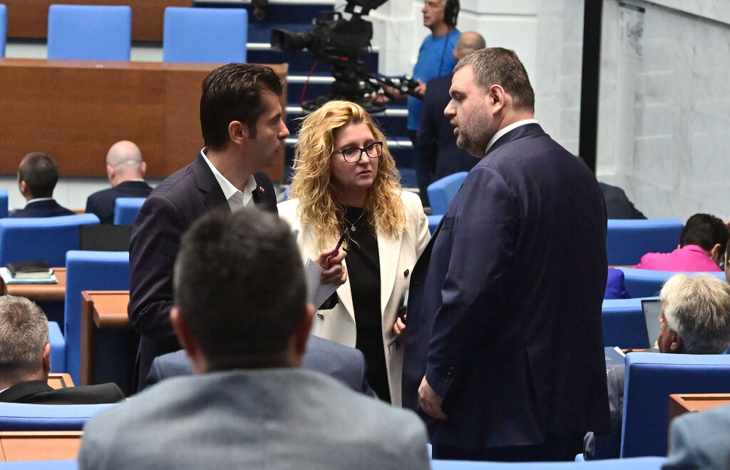 Управляващите удължиха ваканцията на парламента заради местния вот