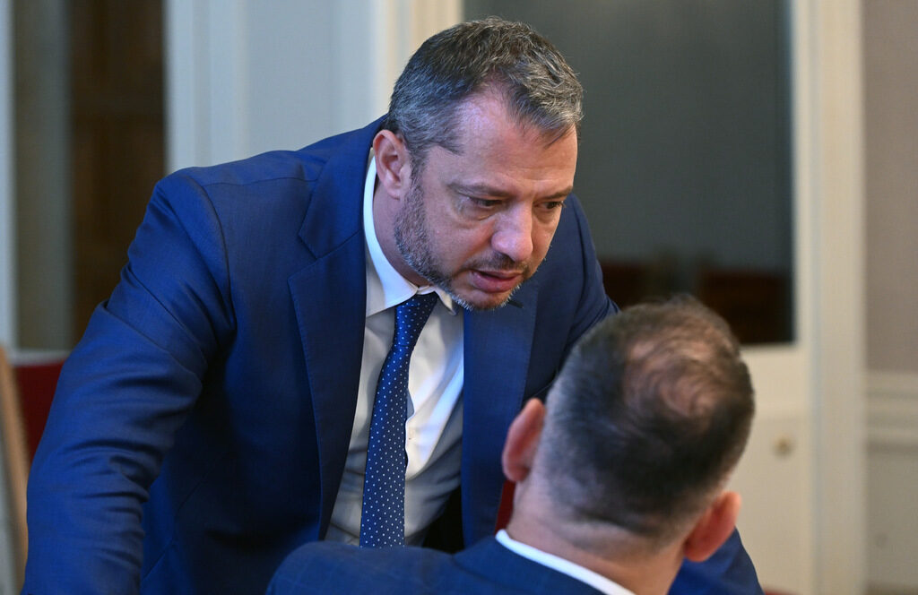 Излизането на бита на свободния пазар на ток ще отлежи в енергийната комисия