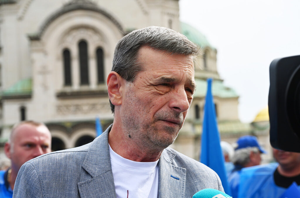 Има недоверие в политиците и затова блокадите ще продължат, предупредиха от КТ "Подкрепа"