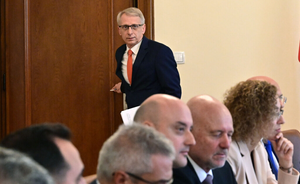 Кабинетът ревизира пътната карта за постепенното спиране на въглищните мощности