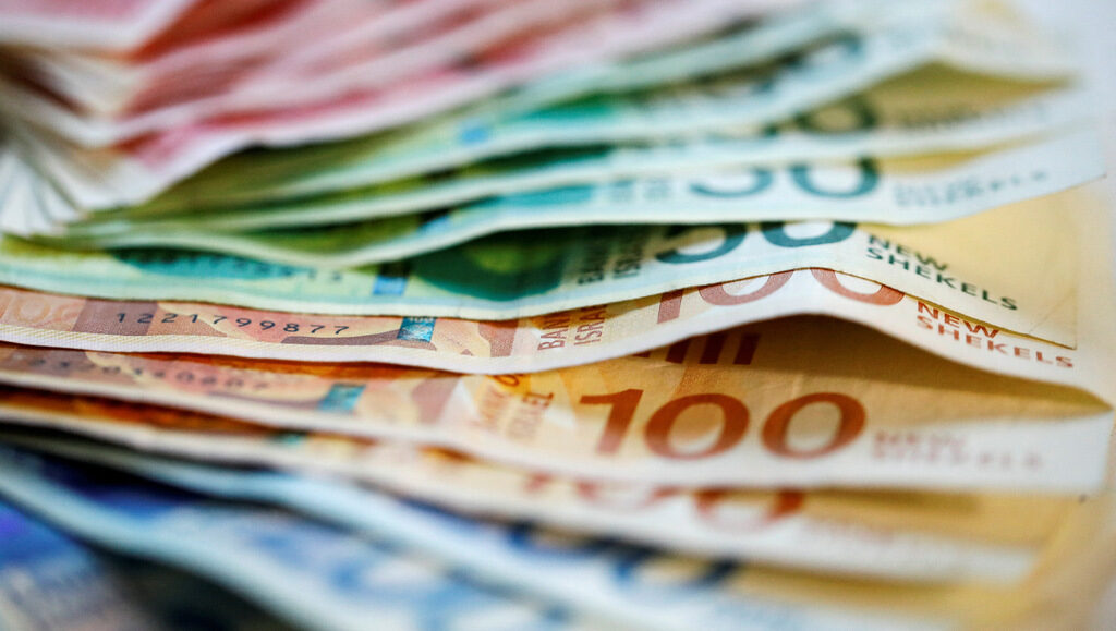 Израелската централна банка стабилизира шекела с 30 мрлд. долара Израелската централна банка стабилизира шекела с 30 мрлд. долара