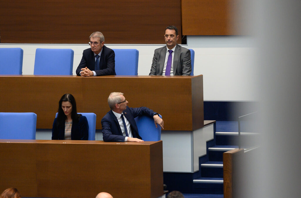Вотът на недоверие на "Възраждане", БСП и "Има такъв народ" не мина (обновена) Вотът на недоверие на "Възраждане", БСП и "Има такъв народ" не мина (обновена)