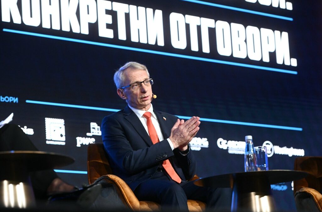 "Ще работим въпреки притесненията, съпротивата от търсещи политически и синдикални дивиденти", каза Денков