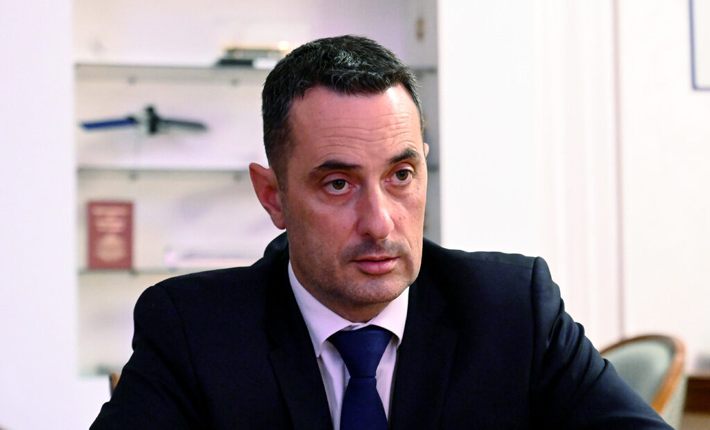 Гвоздейков не изключи възможността чужденци да пилотират българските медицински хеликоптери