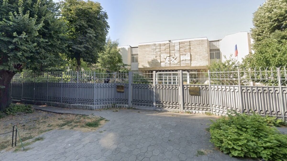 Парадният вход на бившето Генерално консулство на Русия във Варна