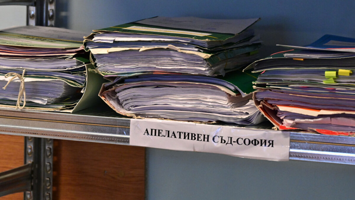 Командированите в Софийския апелативен съд съдии все още не са стигнали половината от всички работещи там, но са близо. Командированите в Софийския апелативен съд съдии все още не са стигнали половината от всички работещи там, но са близо.