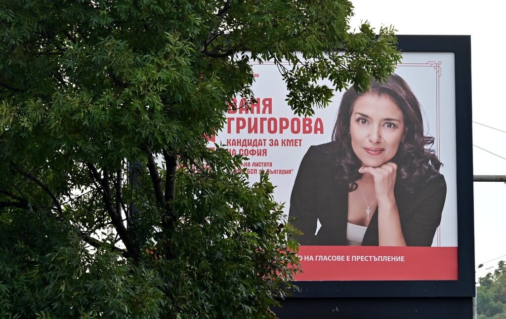 А може би тя и хората около нея загряват за нов, по-радикален ляв политически проект след местните избори?