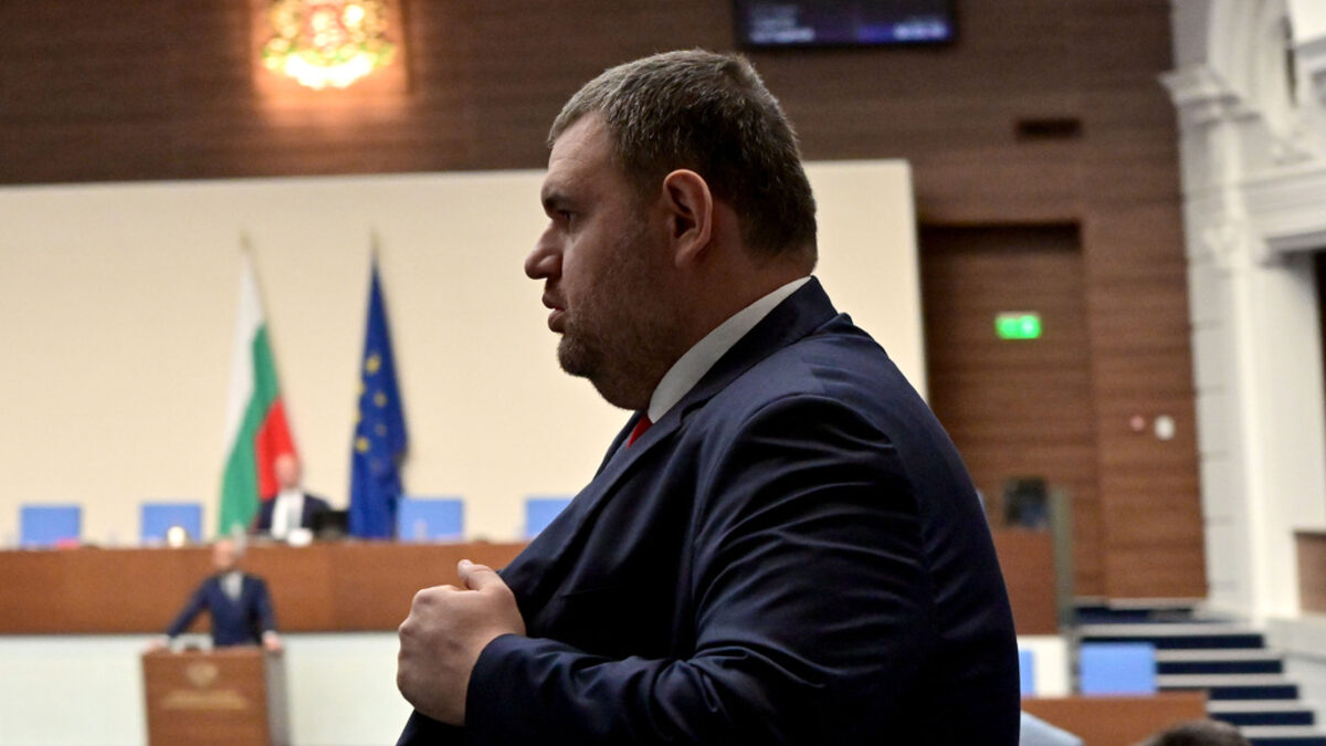 След "Продължаваме промяната - Демократична България" и Пеевски поиска от управляващите отчети за Шенген