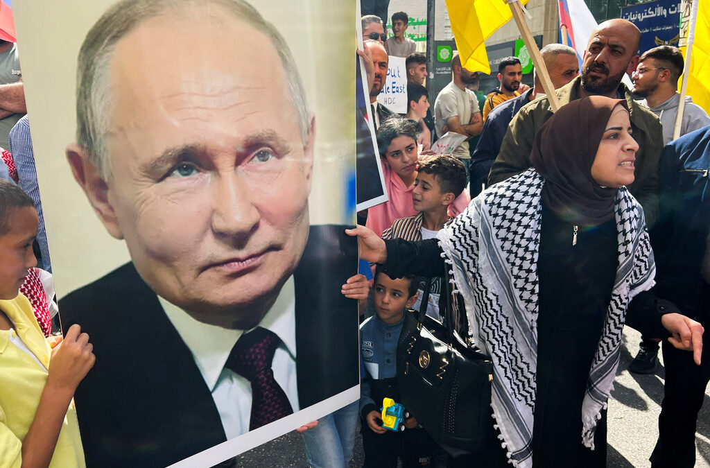 Палестинци протестират в солидарност с Газа в Хеброн, Западния бряг, 20 октомври Палестинци протестират в солидарност с Газа в Хеброн, Западния бряг, 20 октомври