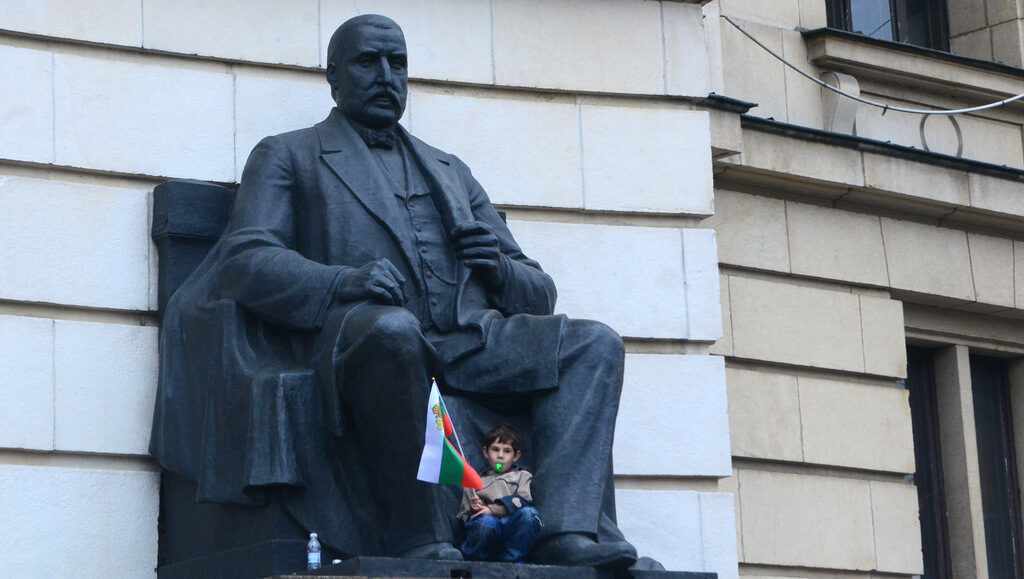 Денят на будителите може да снеме спора за националния празник Денят на будителите може да снеме спора за националния празник