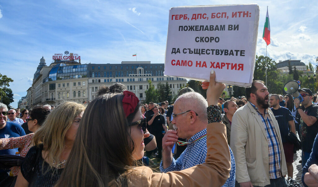 Крайно време е да стане ясно коя институция носи отговорност за провеждането на изборите и когато има подобни провали, тази отговорност да бъде поета