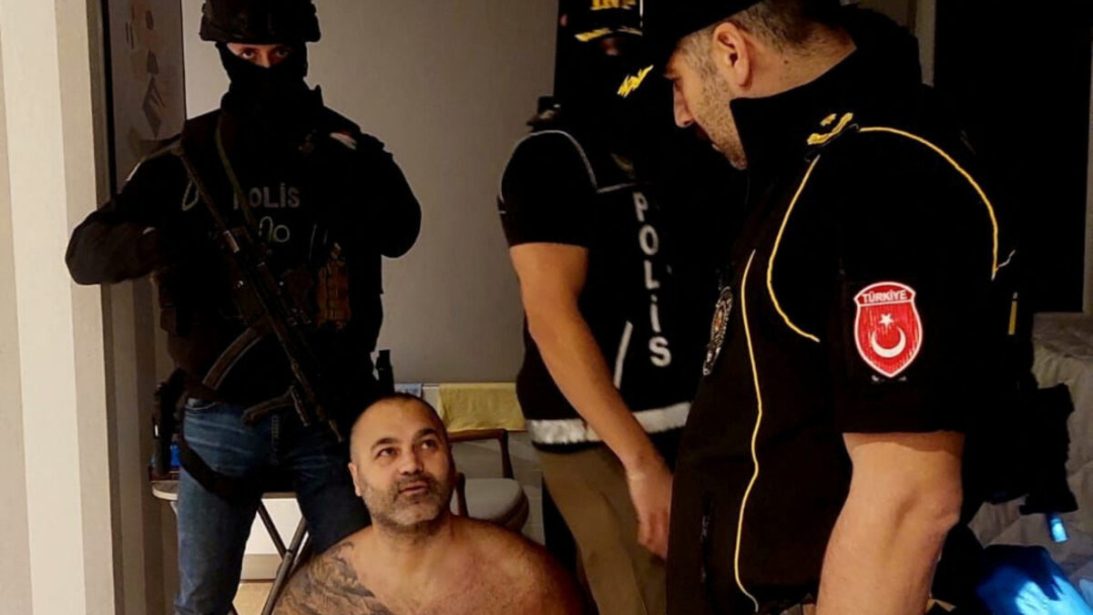 Полицаи залавят Хакан Айък в Истанбул в сряда вечер Полицаи залавят Хакан Айък в Истанбул в сряда вечер