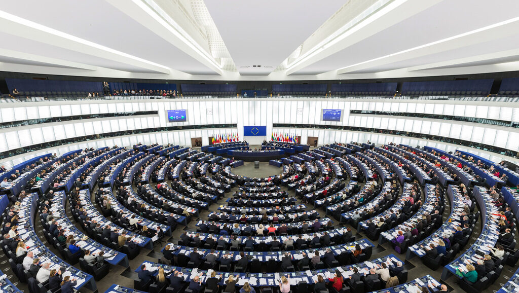 ЕС въвежда нови правила за прозрачност на политическата реклама в платформите
