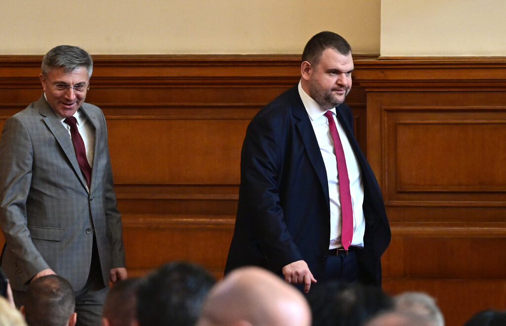 Карадайъ подаде оставка като лидер на ДПС, Доган се връща начело (обновена)