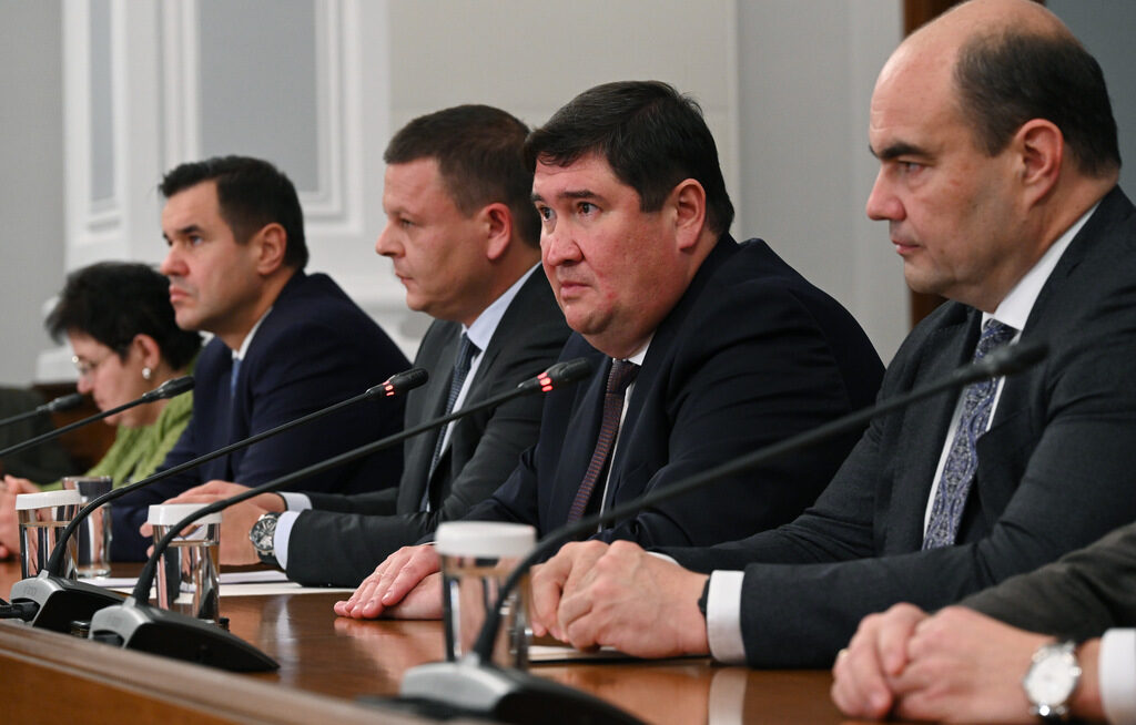 Александър Величков (последният вдясно)