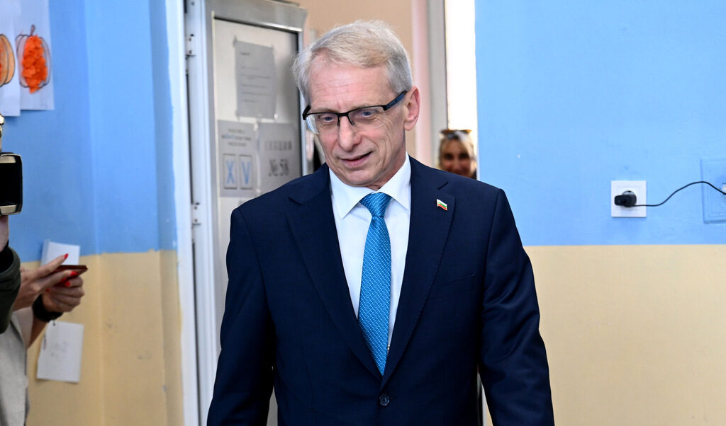 Денков с предложение към ГЕРБ: Изчакайте ротацията на премиерите и отменете дерогацията