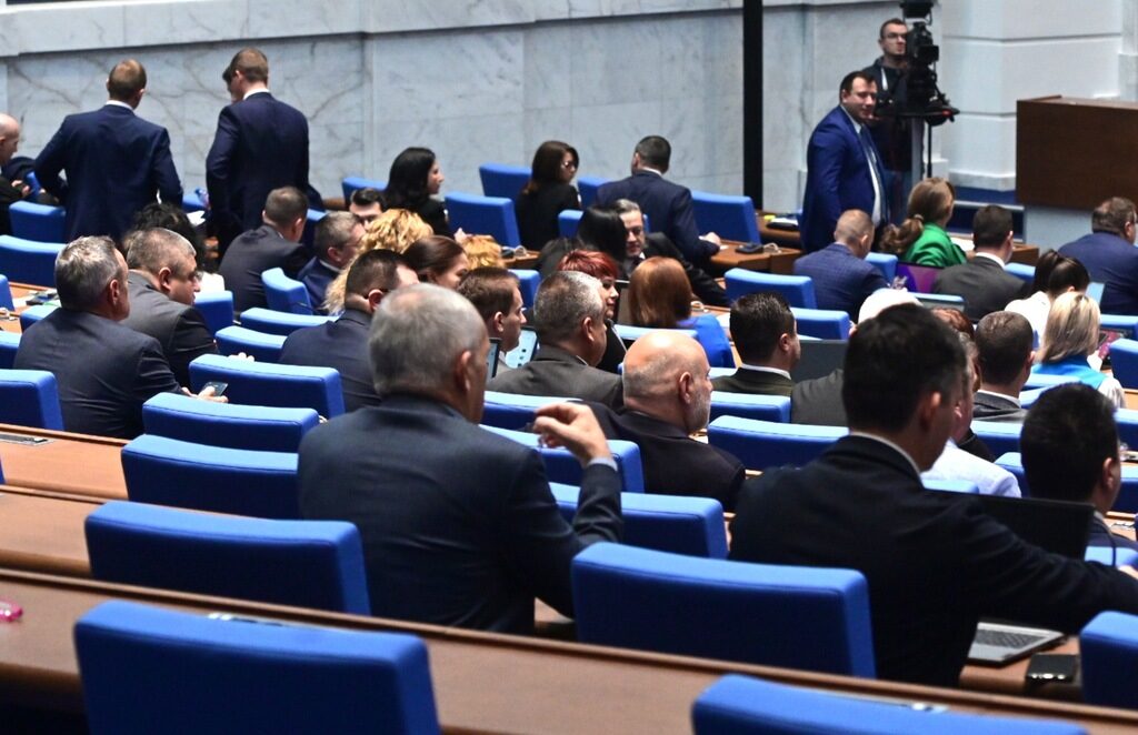 Парламентът освободи "Булгартрансгаз" от събирането на допълнителната такса от "Газпром"
