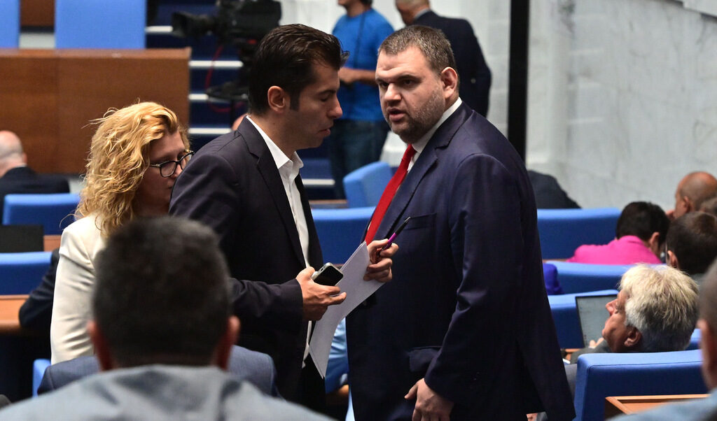 Атаката цели да срине международния имидж и доверие, което ПП-ДБ имат, а ГЕРБ и ДПС - не.