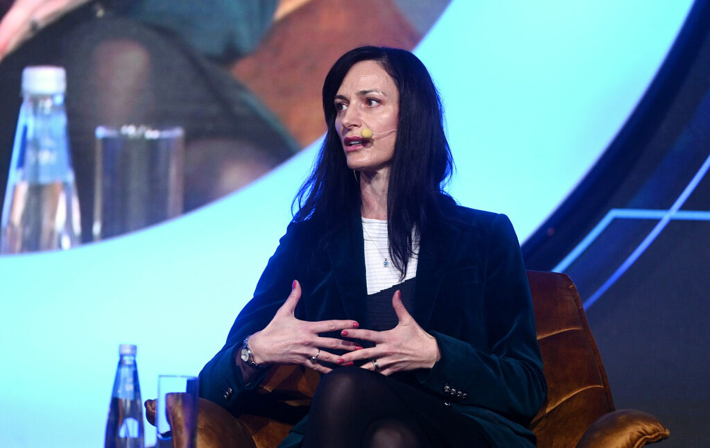 Мария Габриел съобщи, че още девет българи и семействата им са изведени от ивицата Газа Мария Габриел съобщи, че още девет българи и семействата им са изведени от ивицата Газа