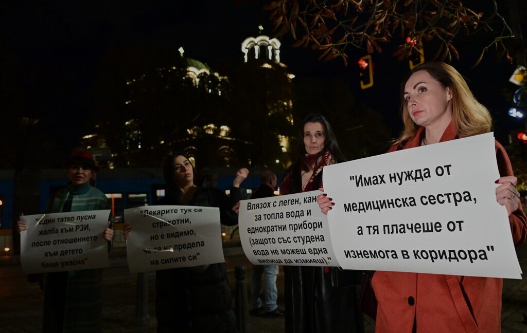 Родители искат оставката на ръководството на ИСУЛ, Хинков определи протеста като провокация