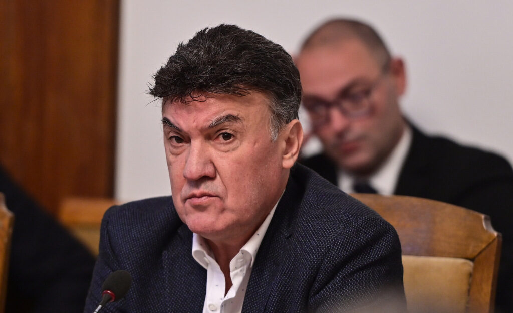 Не едно, а две ръководства: Изпълкомът или кой управлява футболния съюз