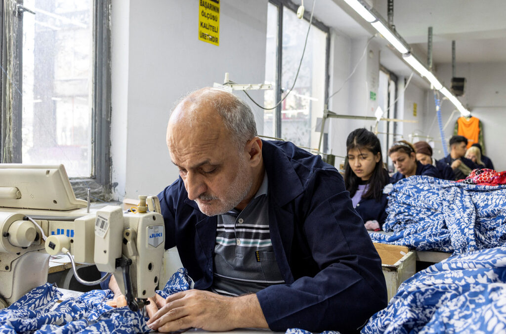 Турция е третият най-голям вносител на готово облекло в Европа, като фабриките на редица от най-популарните марки са базирани на нейна територия Турция е третият най-голям вносител на готово облекло в Европа, като фабриките на редица от най-популарните марки са базирани на нейна територия