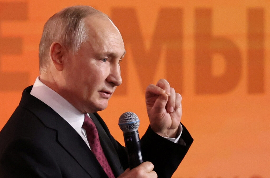 Владимир Путин, който е начело на Руската федерация от 2000 г., все още не е обявил дали ще се кандидатира отново, макар да се смята за почти сигурно, че ще го стори