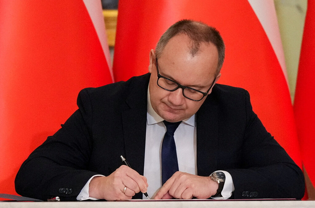 Новият полски правосъден министър Адам Боднар подписа искане за присъединяването на страната му към европесйката прокуратура в първия ден на поста си