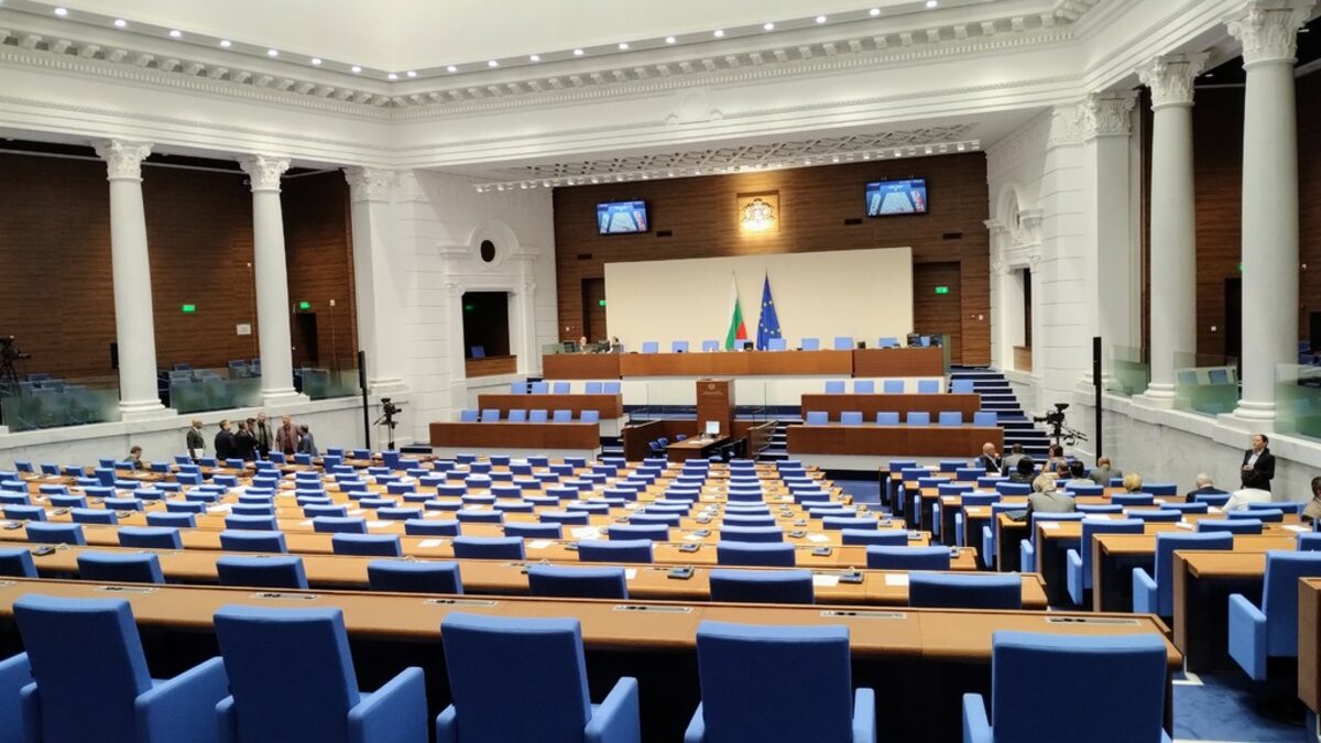 Заседанието на парламента пак се провали, този път заради управляващите и ДПС