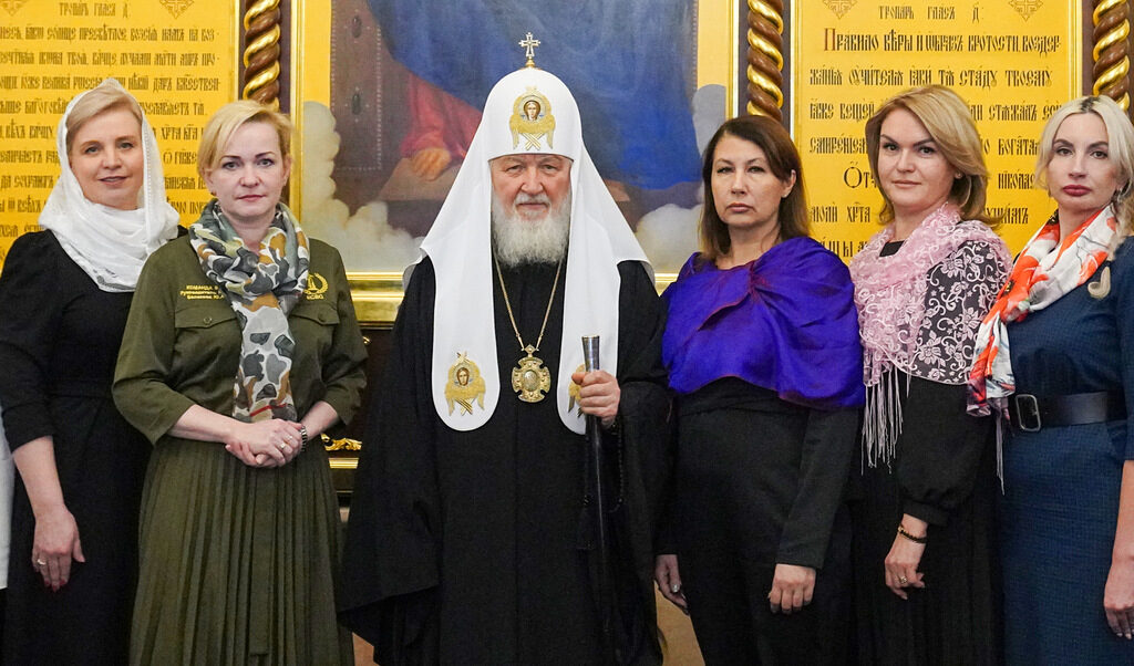 Среща на руския патриарх с близки на сражаващите се в руската агресия в Украйна.