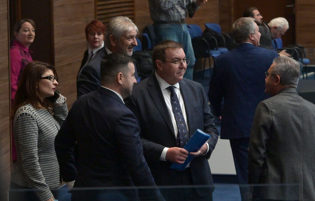 Костадин Ангелов от ГЕРБ е председател на комисията по здравеопазване, Йордан Цонев от ДПС е председател на комисията по бюджет и финанси Костадин Ангелов от ГЕРБ е председател на комисията по здравеопазване, Йордан Цонев от ДПС е председател на комисията по бюджет и финанси