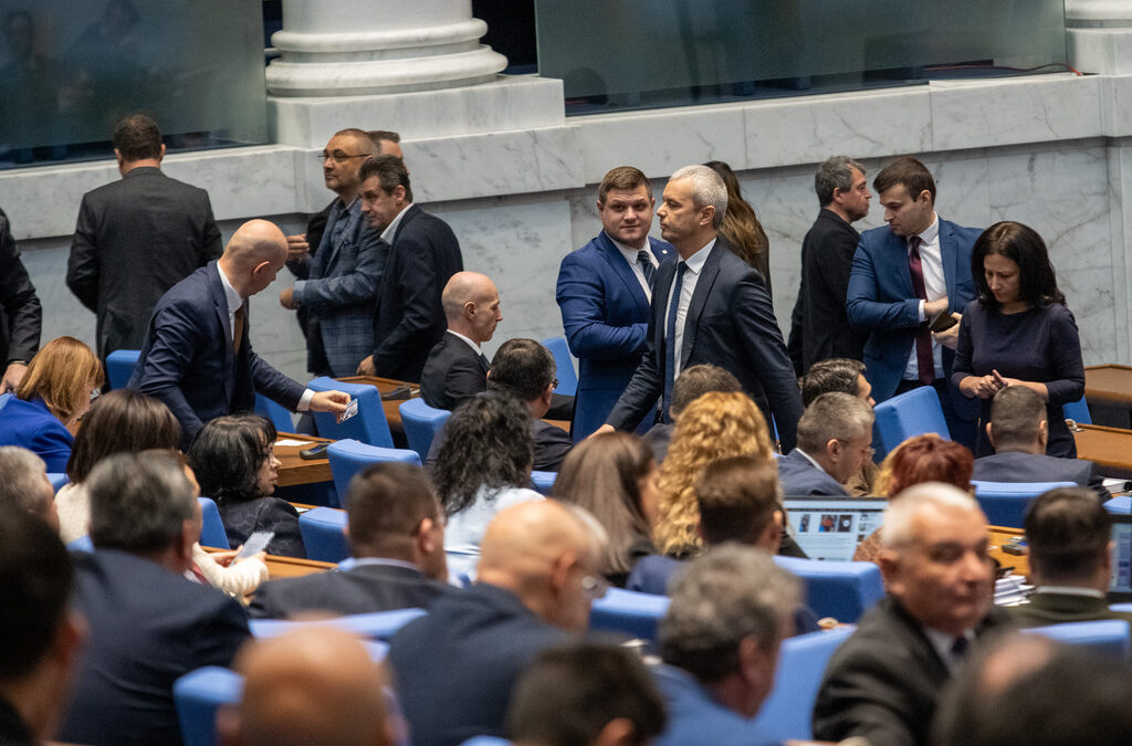 Мнозинството отказа заседанието да се излъчва по националните медии